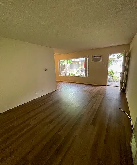 545 N Holliston Ave #5-5-5 — Photo 5