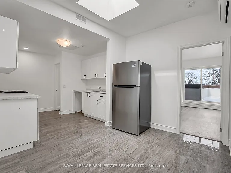 2820 Danforth Ave #302 — Photo 2