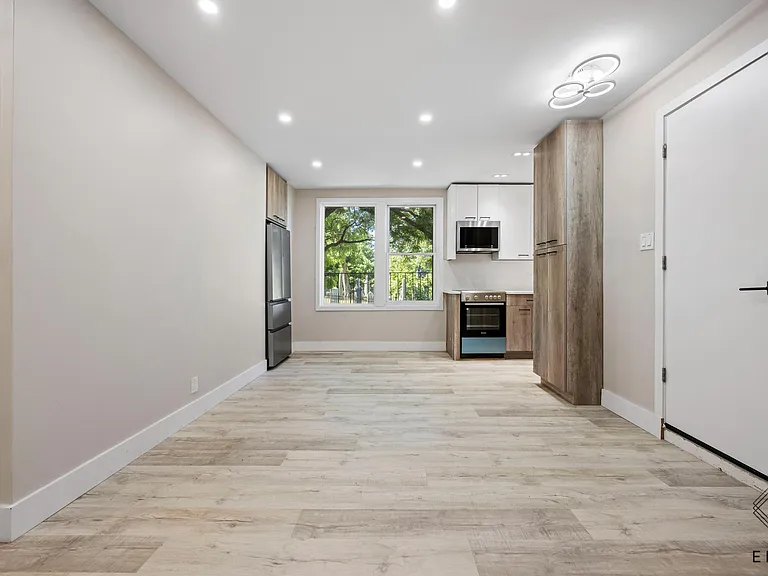 739 6th Ave #2B — Photo 1