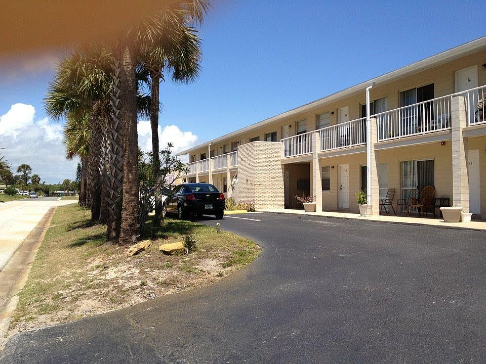 1st image of 2417 N Oleander Ave #3