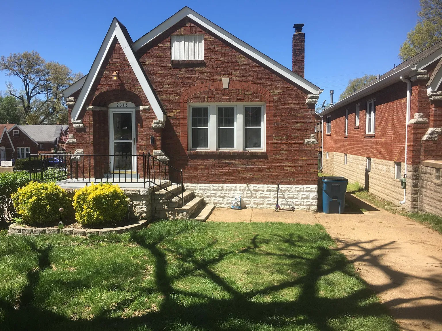 9345 Rambler Dr photo 1