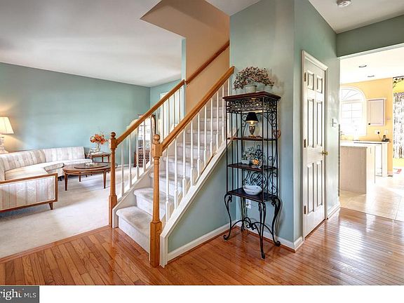 3rd image of 414 Greene Ln