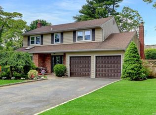 7 Jamor Ct, Nesconset, NY 11767