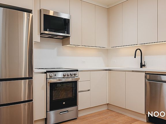 3rd image of 130 Hope St #532