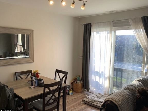 3rd image of 7 Sugar Loaf Ct Unit 4
