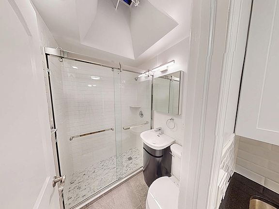 4th image of 635 2nd Ave #4R