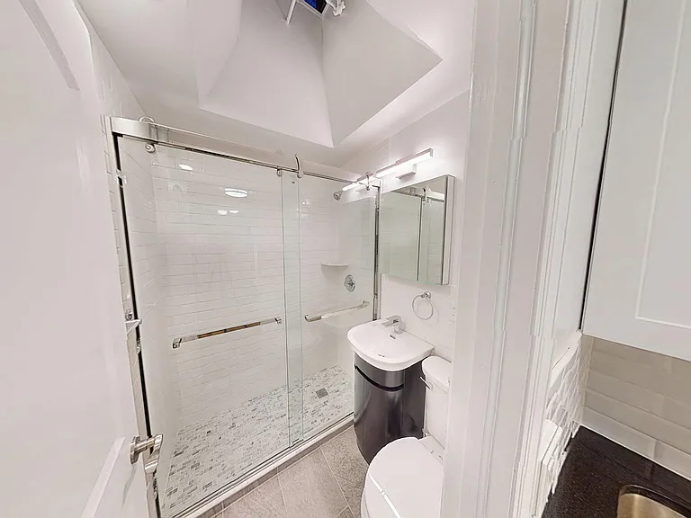 635 2nd Ave #4R — Photo 3