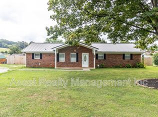 2821 Vicksburg Ln, Strawberry Plains, TN 37871