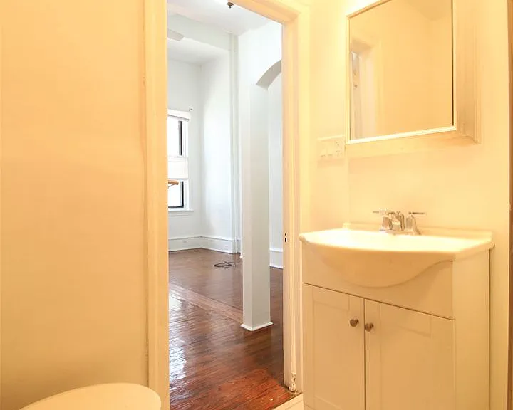 2122 Walnut St #1F — Photo 8