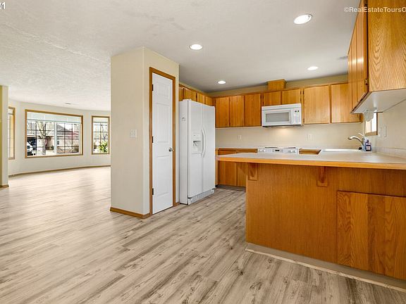 4th image of 1912 SE 63rd Ave