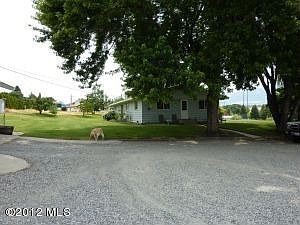 3rd image of 1065 S Lyle Ave