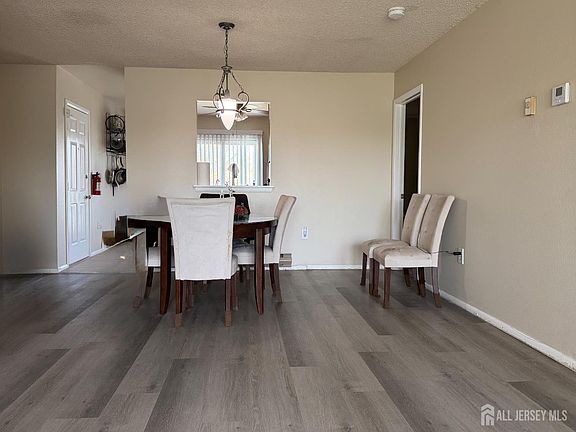 3rd image of 808 N Sewell Rd