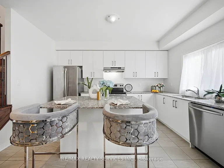 6 Landsborough St — Photo 2