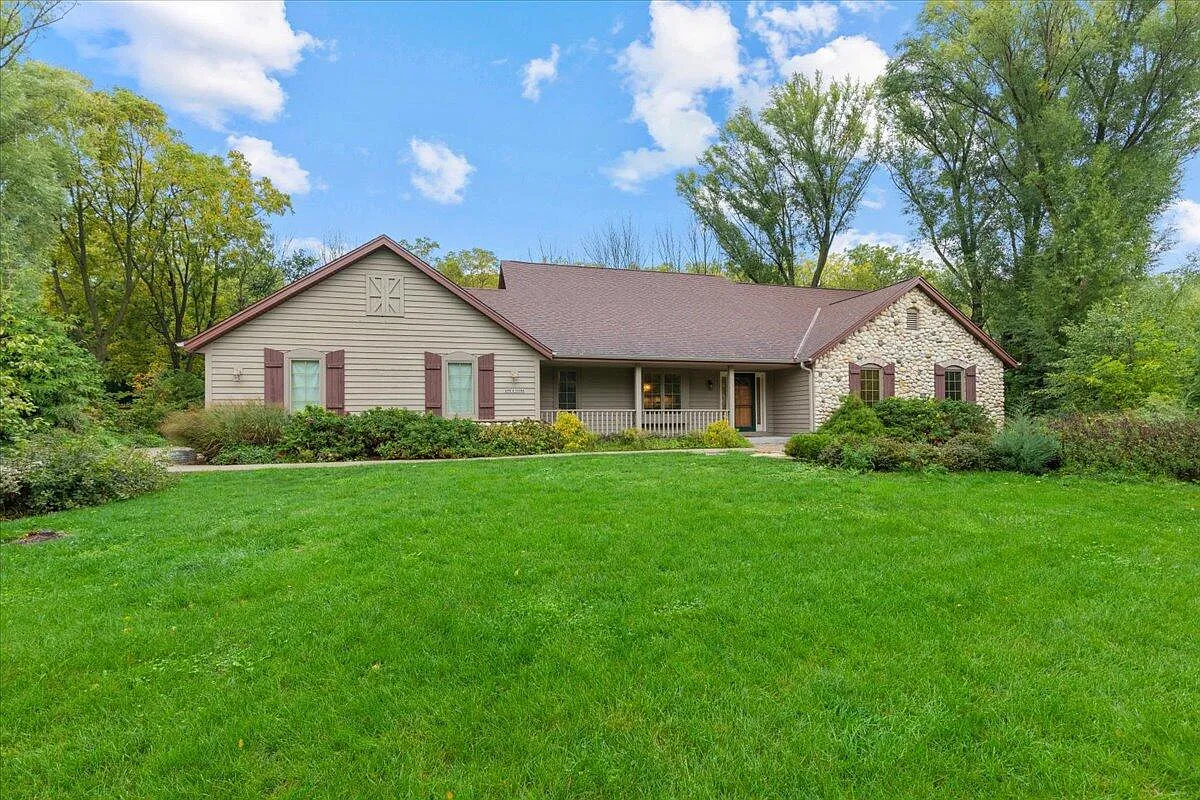N74W22288 Alta Vista DRIVE photo 1