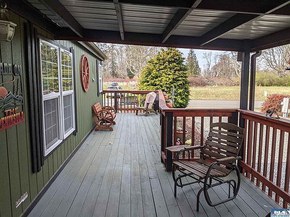 3rd image of 220 Serpentine Ave