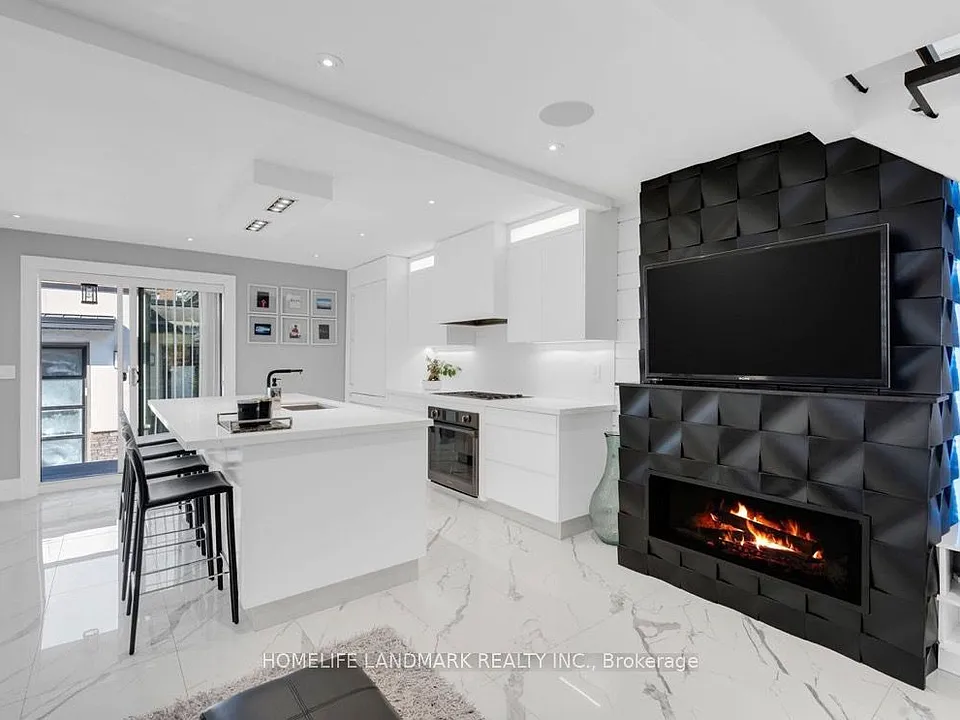 58 Carrick Ave #UPPER