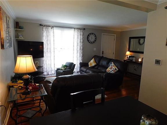 4th image of 225 E Metzger Ave