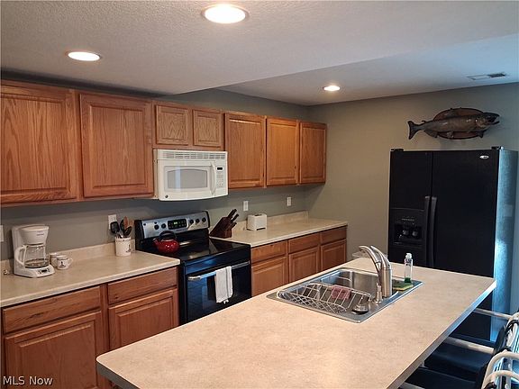 5th image of 610 Broadway APT 5