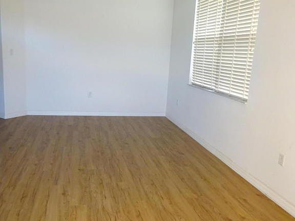 5th image of 871 Glen Abbey Way