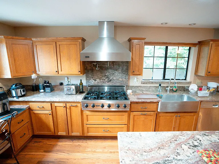 1550 Chabot Ct — Photo 19