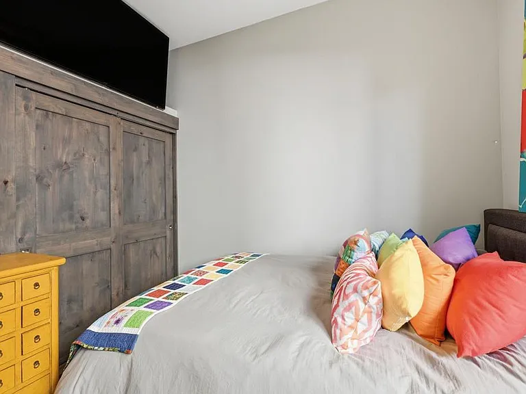 1109 Hampton Ct — Photo 32