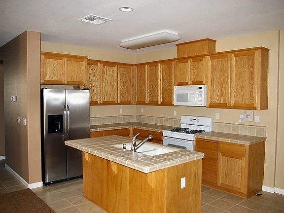 2nd image of 697 Greentree Ct