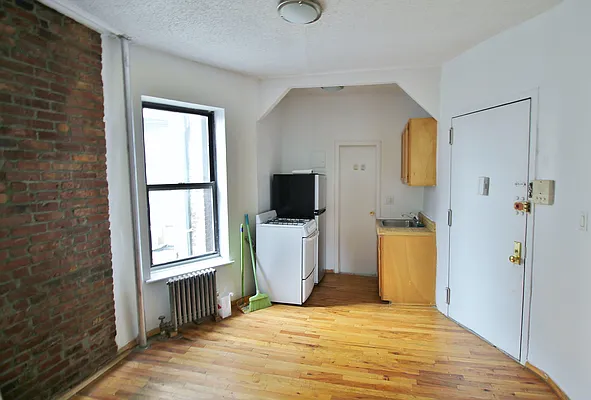 Rented by Julianna Realty Corp | media 15