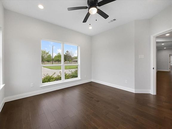 4th image of 1518 Brookview Dr