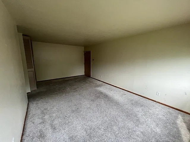 101 Charles St NE — Photo 3