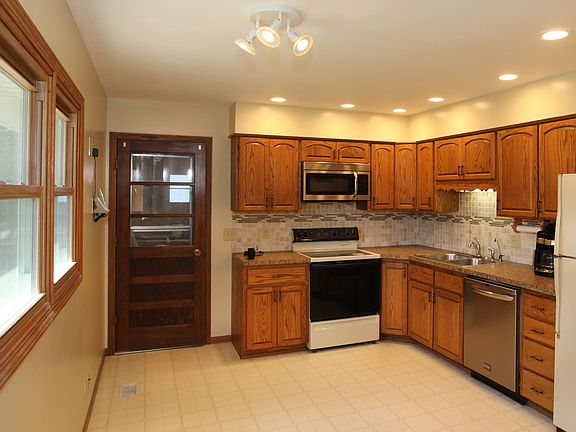 3rd image of 2945 Wassung Dr
