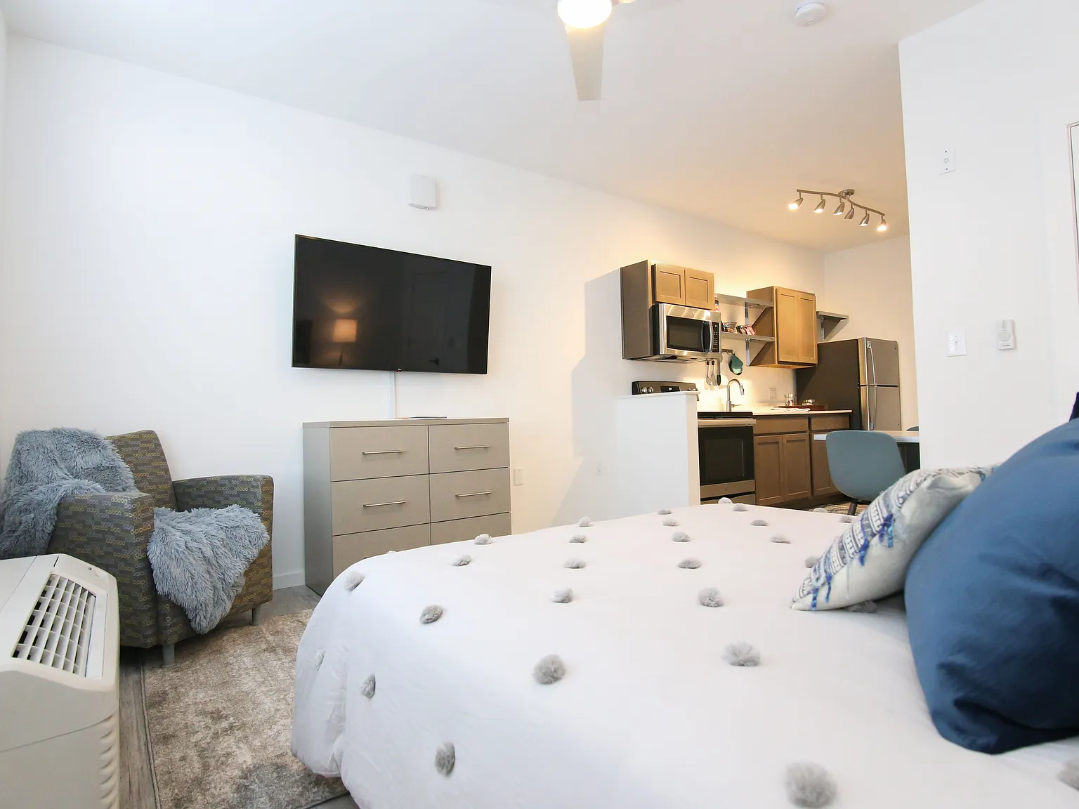 Studios180 Short/Long Term Leases — Photo 4