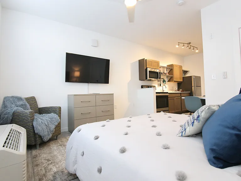 Studios180 Short/Long Term Leases — Photo 4