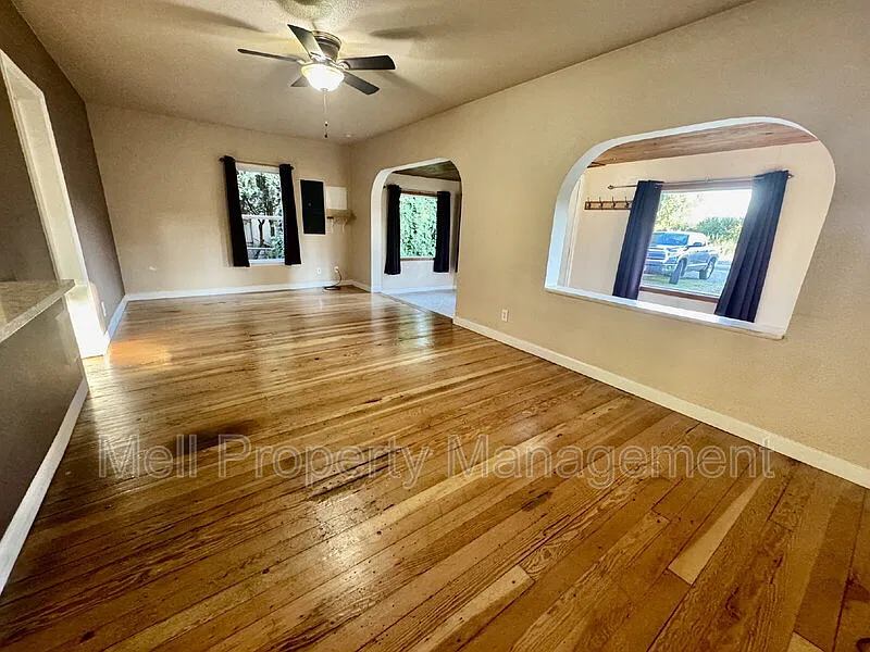 3 bed, 2.0 bath, 1292 sqft, $2,300 — Photo 3