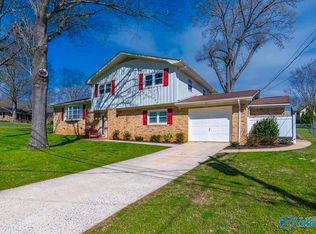 7607 Peacock Dr SW, Huntsville, AL 35802