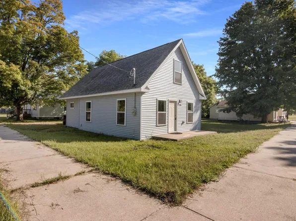 826 Elmer St, Cadillac, MI 49601