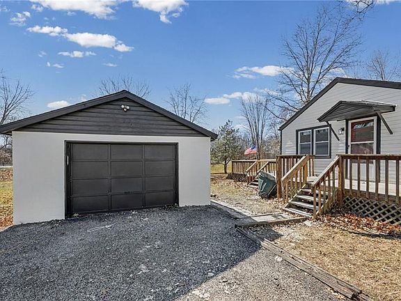 5th image of 401 W Main St