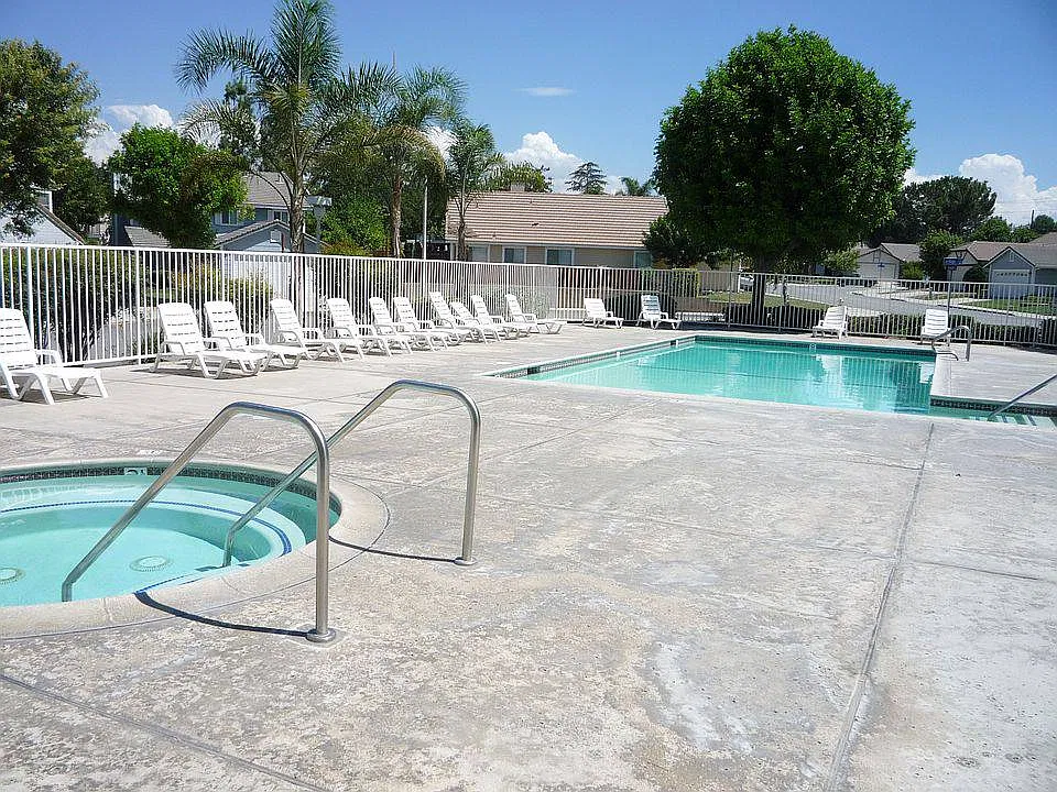 4 bed, 1748 sqft, $3,100 — Photo 2