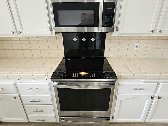 5th image of 11891 Bloomington Way