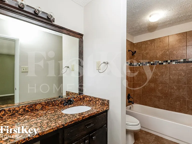 2324 Sussex Ct — Photo 14