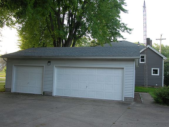 Spacious 3-car garage