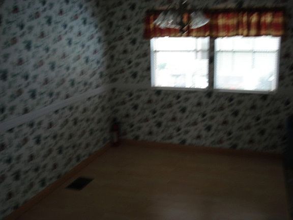 5th image of 1013 Acorn Trl