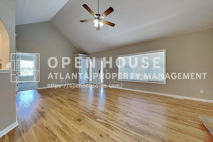 3 bed, 3.0 bath, 2507 sqft, $2,375 — Photo 4