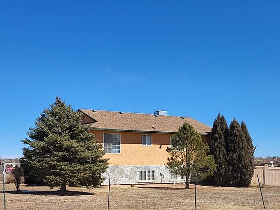 2nd image of 660 W Capistrano Ave