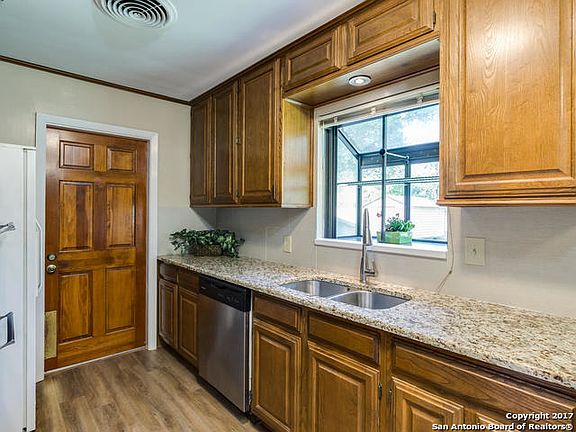 4th image of 247 Pinewood Ln