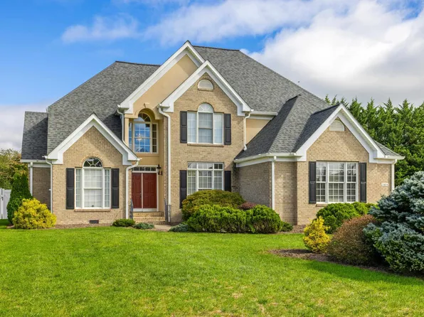 2404 Village Dr, Waynesboro, VA 22980