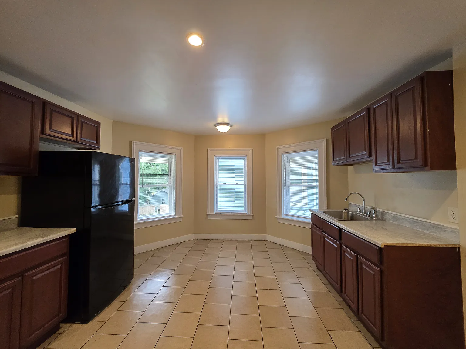 5 bed, $2,350 — Photo 4