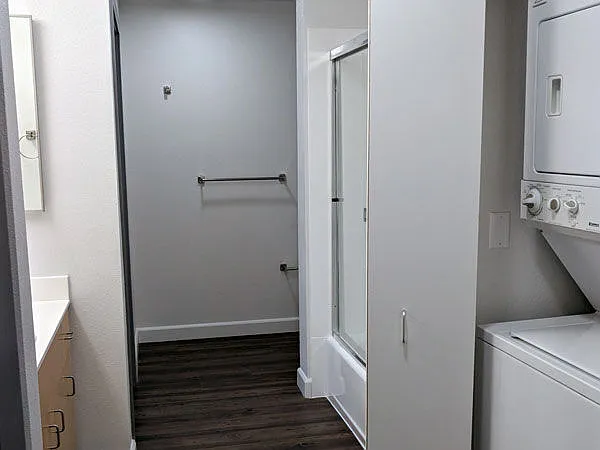 33 South Third — Photo 19