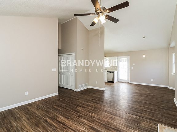 5th image of 155 Woodbridge Dr