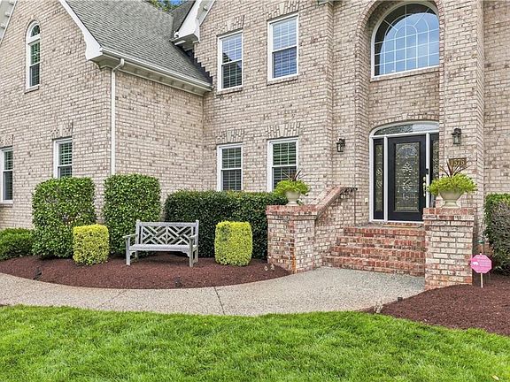3rd image of 1576 Godfrey Ln