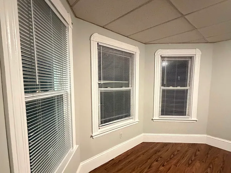 75 Crapo St New Bedford Spacious 3 Bedroom / 1 Bath New Appliances, Near the Beach! — Photo 14